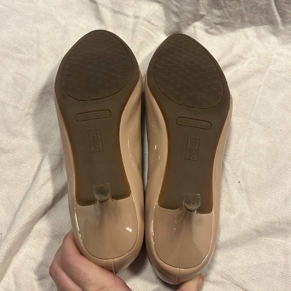 Aerosoles Nude Beige Pumps, 8.5, Patent Leather, Pointed Toe - Picture 7 of 10